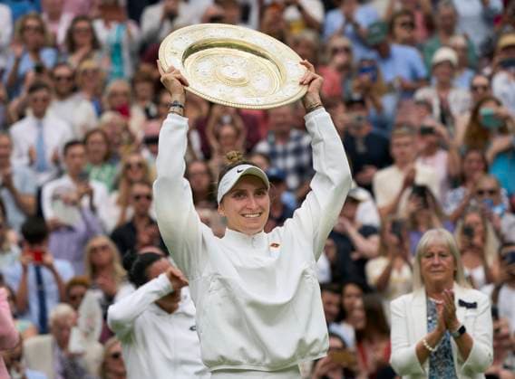 2023 Wimbledon Championships Winner Marketa Vondrousova with the trophy held above her head after winning the womens™ finals on Day 13 at the 2023 Wimbledon Championships at the All England Club, London, UK, 15 July 2023, Credit:Peter van den Berg Avalon United Kingdom, England, London, All England Lawn Tennis and Croquet Club  Copyright: xPeterxvanxdenxBergx xAvalonx 0789315155