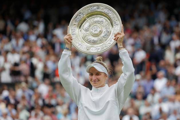 Marketa Vondrousova mit dem Pokal, Trophäe, Siegerehrung, Praesentation Copyright: xJuergenxHasenkopfx