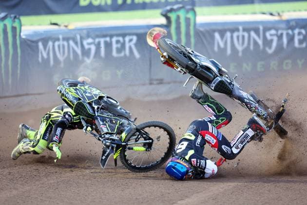 Bilder des Jahres 2023, Sport 07 Juli Sport Themen der Woche KW28 Sport Bilder des Tages 15.07.2023 MALILLA (SZWECJA) - G&B ARENA, ZUZEL (SPEEDWAY), INDYWIDUALNE MISTRZOSTWA SWIATA (FIM SPEEDWAY World Championship, WM, Weltmeisterschaft GRAND PRIX 2022) - HOLMGRENS BIL FIM SPEEDWAY GRAND PRIX OF SWEDEN NZ BIEG FINALOWY - BLAD FREDRIKA LINDGRENA (KASK NIEBIESKI) POWODUJE UPADEK MARTINA VACULIKA I WYKLUCZENIE SZWEDA Z POWTORKI BIEGU FOTO PAWEL WILCZYNSKI CYFRASPORT NEWSPIX.PL --- Newspix.pl  20230715cspw5229