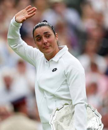 Sport Themen der Woche KW28 Sport Bilder des Tages (230716) -- LONDON, July 16, 2023 -- Ons Jabeur reacts after the women s singles final match between Marketa Vondrousova of the Czech Republic and Ons Jabeur of Tunisia at Wimbledon Tennis Championships in London, Britain, July 15, 2023. ) (SP)BRITAIN-LONDON-TENNIS-WIMBLEDON-WOMEN S SINGLES-FINAL HanxYan 