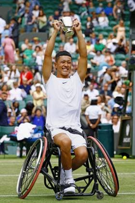 Tennis: Wimbledon championships Tokito Oda of Japan lifts the victor s trophy after defeating Britain s Alfie Hewett in the men s wheelchair singles final at the Wimbledon tennis tournament in London on July 16, 2023.  A14AA0001686063P  