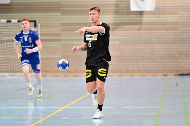 Handball I Junioren I 27. Handball Days Lübeck I Nations-Cup I Deutschland mU19 - Island mU19 I 14.07.2023 Fritz-Leon Haake (6, Deutschland mU19) dirigiert seine Mitspieler. Lübeck Hansehalle Schleswig-Holstein Deutschland Copyright: xLobeca WolfxGebhardtx