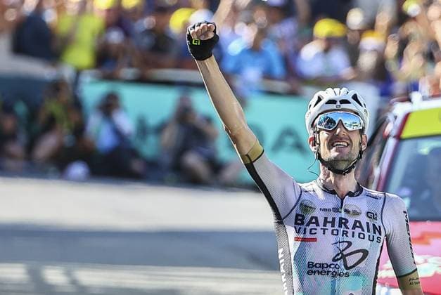 Sport Themen der Woche KW28 Sport Bilder des Tages Dutch Wout Poels of Bahrain-Victorious celebrates after winning stage 15 of the Tour de France cycling race, from Les Gets Les Portes du Soleil to Saint-Gervais Mont-Blanc (179 km), France, Sunday 16 July 2023. This year s Tour de France takes place from 01 to 23 July 2023. DAVIDxPINTENS  x70678854x