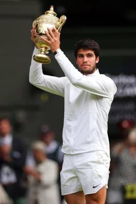 Mandatory Credit: Photo by Ella Ling Shutterstock (14011309gx) Carlos Alcaraz lifts the The Gentlemen s Singles Trophy after victory Wimbledon Tennis Championships, Day 14, The All England Lawn Tennis and Croquet Club, London, UK - 16 Jul 2023 Wimbledon Tennis Championships, Day 14, The All England Lawn Tennis and Croquet Club, London, UK - 16 Jul 2023  Copyright: xEllaxLing Shutterstockx 14011309gx