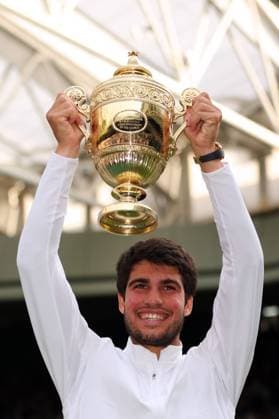 Mandatory Credit: Photo by Ella Ling Shutterstock (14011309he) Carlos Alcaraz lifts the The Gentlemen s Singles Trophy after victory Wimbledon Tennis Championships, Day 14, The All England Lawn Tennis and Croquet Club, London, UK - 16 Jul 2023 Wimbledon Tennis Championships, Day 14, The All England Lawn Tennis and Croquet Club, London, UK - 16 Jul 2023  Copyright: xEllaxLing Shutterstockx 14011309he