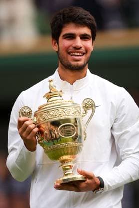 Mandatory Credit: Photo by Ella Ling Shutterstock (14011309ic) Carlos Alcaraz lifts the The Gentlemen s Singles Trophy after victory Wimbledon Tennis Championships, Day 14, The All England Lawn Tennis and Croquet Club, London, UK - 16 Jul 2023 Wimbledon Tennis Championships, Day 14, The All England Lawn Tennis and Croquet Club, London, UK - 16 Jul 2023  Copyright: xEllaxLing Shutterstockx 14011309ic