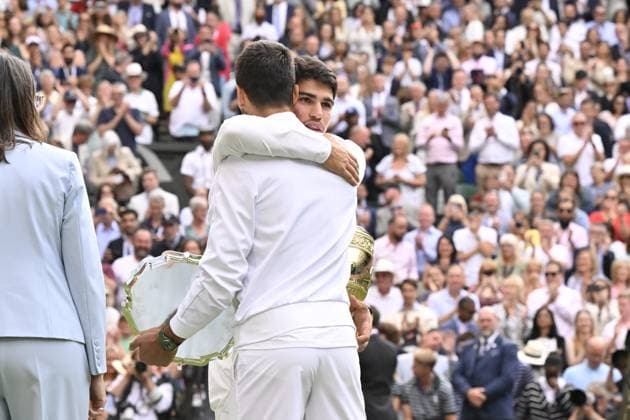 Tennis : Wimbledon 2023 - Angleterre - Finale simple Messieurs- Victoire de Carlos Alcaraz Espagne contre Novak Djokovic Serbie Tennis : Wimbledon 2023 - Angleterre- 16 07 23 ChrysleneCaillaud Panoramic  