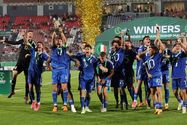 Sport Bilder des Tages TA™QALI, MALTA JULY 16: Italy celebrate winning the 2023 UEFA European Under-19 Championship by beating Portugal 1-0 in the final soccer match between the two teams at the National Stadium, on July 16, 2023, in Ta™ Qali, Malta. UEFA European Under-19 Championship 2022 23 Final Tournament in Malta; UEFA 2023 Under-19 EURO semi-final UEFA_U19_2023