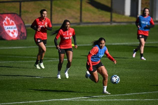 WWC23 CANADA TRAINING, Olivia Smith of Canada (2nd right) during a team training session ahead of the FIFA Women?s World Cup at Olympic Park in Heidelberg West in Melbourne, Monday, July 17, 2023. ( NO ARCHIVING, EDITORIAL USE ONLY, NO USE IN BOOKS WITHOUT CONSENT MELBOURNE VIC AUSTRALIA  Copyright: xJOELxCARRETTx 20230717001821231385 