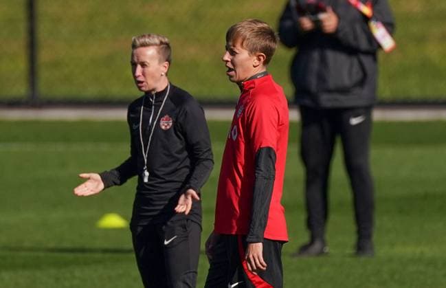 July 17, 2023, Melbourne, Australia: Canada coach Beverly Priestman and Quinn talk during a training session ahead of the FIFA Women s World Cup in Melbourne, Australia, Monday, July 17, 2023. Women s World Cup Soccer Canada Training  - ZUMAc35_ 20230717_zaf_c35_002 Copyright: xScottxBarbourx