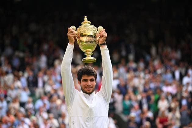 Sport Bilder des Tages Wimbledon - Carlos Alcaraz Wins First Title Carlos Alcaraz (ESP) wins his first Wimbledon Championships at the 2023 Wimbledon Championships at the AELTC in London, UK on July 16, 2023. Photo by Corinne Dubreuil ABACAPRESS.COMM London United Kingdom  Copyright: xDubreuilxCorinne ABACAx 860951_116 DubreuilxCorinne ABACAx 860951_116