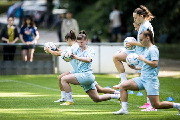 Training 1. FC Koeln Frauen; 17.07.2023 Adriana Achcinska (1. FC Koeln, 9) im Warm Up mit Ball Training 1. FC Koeln Frauen; Geissbockheim, 17.07.2023 Copyright: xBEAUTIFULxSPORTS Wunderlx