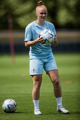 Training 1. FC Koeln Frauen; 17.07.2023 Laura Vogt (1. FC Koeln, 8) Training 1. FC Koeln Frauen; Geissbockheim, 17.07.2023 Copyright: xBEAUTIFULxSPORTS Wunderlx