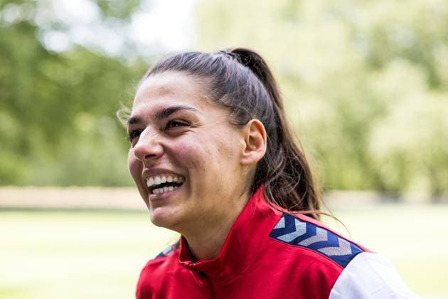 Training 1. FC Koeln Frauen; 17.07.2023 Manjou Wilde (1. FC Koeln, 7) lachend im Interview Training 1. FC Koeln Frauen; Geissbockheim, 17.07.2023 Copyright: xBEAUTIFULxSPORTS Wunderlx
