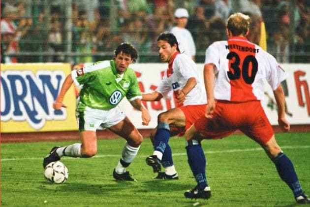 RECORD DATE NOT STATED Aus 1. BL. Saison 1997 98 VfL Wolfsburg - HSV Hamburg 1:1 am 06.08.1997. Im Foto: WOB Spieler ist Jens Keller *** From 1 BL season 1997 98 VfL Wolfsburg HSV Hamburg 1 1 on 06 08 1997 In photo WOB player is Jens Keller