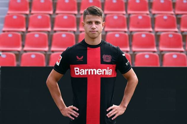 Adam Hlozek; Bayer 04 Leverkusen; 1.BL, Porträttermin 2023 2024,