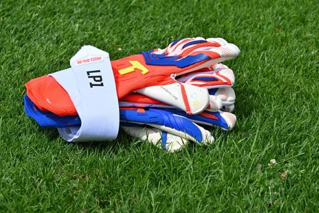 18.07.2023 - Fussball - 1. Frauen-Fussball - Bundesliga - Saison 2023 2024 - 1. FC Nürnberg Nuernberg FCN Clubfrauen ( Club ) - Training - Sportfoto Zink - xwoxzix - Feature Impression Symbolbild Symbolfoto - Handschuh Torwarthandschuh von Lea Paulick (1, 1. FC Nürnberg FCN ) -