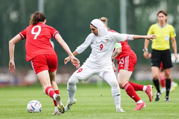 Sport Themen der Woche KW29 RUSSIA, MOSCOW REGION - JULY 18, 2023: Russia s Natalya Mashina, Iran s Zahra Ghanbari and Russia s Alyona Andreyeva (L-R) fight for the ball in their women s International Friendly, LÃ¤nderspiel, Nationalmannschaft football match at the Novogorsk training base in the town of Khimki. Sergei Bobylev TASS  60525470