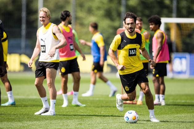 Training Borussia Dortmund , 18.07.2023 Mats Hummels (Borussia Dortmund, 15) am Ball Training Borussia Dortmund ; Jugendstadion, Dortmund *** Training Borussia Dortmund , 18 07 2023 Mats Hummels Borussia Dortmund, 15 on the ball training Borussia Dortmund youth stadium, Dortmund Copyright: xBEAUTIFULxSPORTS Wunderlx