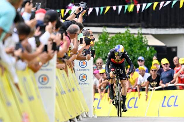 COMBLOUX, FRANCE - JULY 18 : Van Aert Wout (BEL) of Jumbo-Visma during stage 16 of the 110th edition of the Tour de France 2023 cycling race, a individual time trial of 22 kms with start in Passy and finish in Combloux on July 18, 2023 in Combloux, France, 18 07 2023 ( Motordriver Kenny Verfaillie - Tour de France 2023 - Stage 16 PhotoNews Panoramic 