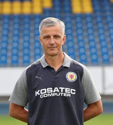 Cheftrainer Jens Haertel (Eintracht Braunschweig) ; Eintracht Braunschweig; 2.BL, Portraettermin 2023 2024 61h