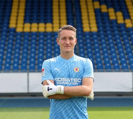 Ron-Thorben Hoffmann (Eintracht Braunschweig) ; Eintracht Braunschweig; 2.BL, Portraettermin 2023 2024