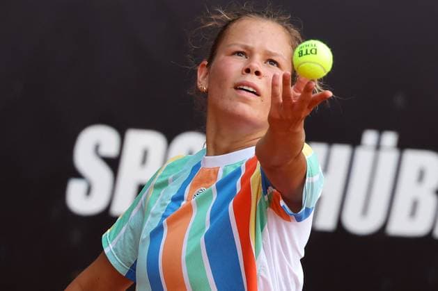 Darmstadt 19.Juli 2023 47. Internationales Damen ITF W25 Singles Tennisturnier v.l., Nicole RIVKIN (GER) macht einen Aufschlag Copyright: JoaquimxFerreira