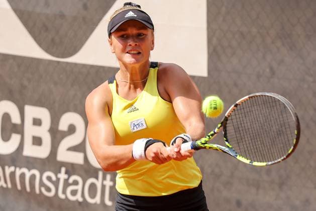 Darmstadt 19.Juli 2023 47. Internationales Damen ITF W25 Singles Tennisturnier v.l., Caijsa Wilda HENNEMANN (SWE) spielt eine Rückhand. Copyright: JoaquimxFerreira