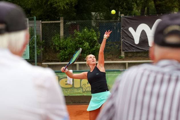 Darmstadt 19.Juli 2023 47. Internationales Damen ITF W25 Singles Tennisturnier v.l., Jantje TILBUERGER (GER) macht einen Aufschlag. Copyright: JoaquimxFerreira