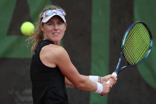 Darmstadt 19.Juli 2023 47. Internationales Damen ITF W25 Singles Tennisturnier v.l., Alana PARNABY (AUS) spielt eine Rückhand. Copyright: JoaquimxFerreira