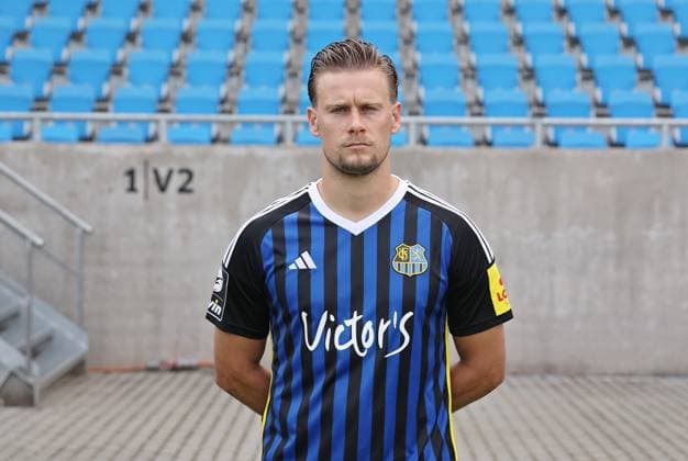Julius Biada; 1. FC Saarbrücken; 3. Liga, Porträttermin 2023 2024 Saarbrücken Ludwigsparkstadion Saarland Deutschland (DE)
