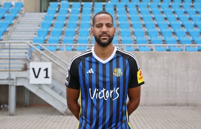 Bone Uaferro; 1. FC Saarbrücken; 3. Liga, Porträttermin 2023 2024 Saarbrücken Ludwigsparkstadion Saarland Deutschland (DE)