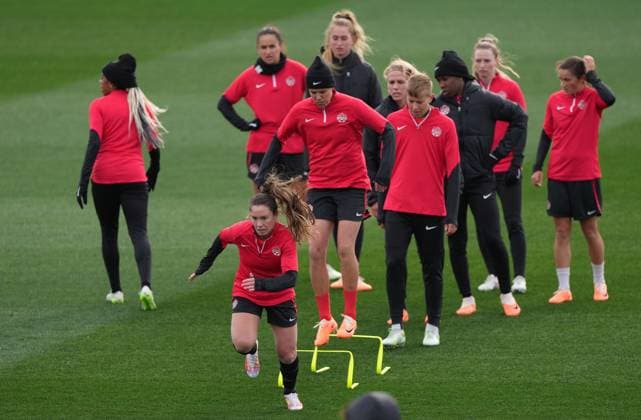 July 20, 2023, Melbourne, Australia: Canadas Allysha Chapman runs watched by Christine Sinclair and Quinn during a training session ahead of the FIFA Women s World Cup in Melbourne, Australia, Thursday, July 20, 2023. Canada News - July 20, 2023  - ZUMAc35_ 20230720_zaf_c35_018 Copyright: xScottxBarbourx
