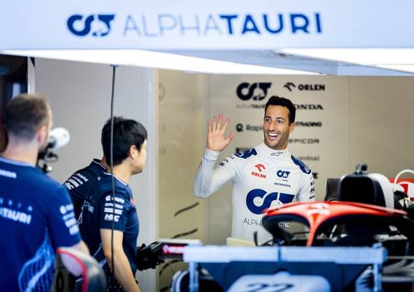 BUDAPEST - Daniel Ricciardo (AlphaTauri), who replaces Dutch driver Nyck de Vries from this race, greets his team members in the garage at the Hungaroring Circuit in the run-up to the Grand Prix of Hungary. ANP REMKO DE WAAL xVIxANPxSportx xxANPxIVx 473938945 originalFilename: 473938945.jpg