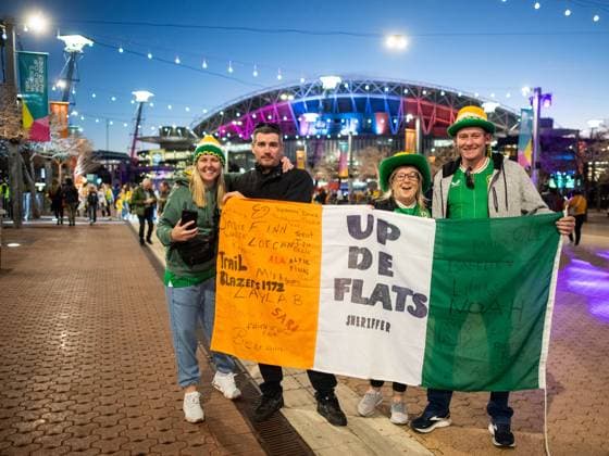 Fans vor dem Stadium Australia vor dem ersten Spiel mit irischer Fahne, AUS, Australien vs Irland, WWC23 FIFA Frauen Fussball Weltmeisterschaft Australien 2023, Gruppe A, 1. Spieltag, 20.07.2023 AUS, Australien vs Irland, WWC23 FIFA Frauen Fussball Weltmeisterschaft Australien 2023, Gruppe A, 1. Spieltag, 20.07.2023 Sydney *** Fans outside Stadium Australia before first match with Irish flag, AUS, Australia vs Ireland, WWC23 FIFA Womens World Cup Australia 2023, Group A, Matchday 1, 20 07 2023 AUS, Australia vs Ireland, WWC23 FIFA Womens World Cup Australia 2023, Group A, Matchday 1, 20 07 2023 Sydney Copyright: xEibner-Pressefoto Memmlerx EP_MMR