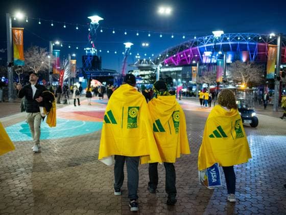 Fans vor dem Stadium Australia vor dem ersten Spiel, AUS, Australien vs Irland, WWC23 FIFA Frauen Fussball Weltmeisterschaft Australien 2023, Gruppe A, 1. Spieltag, 20.07.2023 AUS, Australien vs Irland, WWC23 FIFA Frauen Fussball Weltmeisterschaft Australien 2023, Gruppe A, 1. Spieltag, 20.07.2023 Sydney *** Fans outside Stadium Australia before first match, AUS, Australia vs Ireland, WWC23 FIFA Womens World Cup Australia 2023, Group A, Matchday 1, 20 07 2023 AUS, Australia vs Ireland, WWC23 FIFA Womens World Cup Australia 2023, Group A, Matchday 1, 20 07 2023 Sydney Copyright: xEibner-Pressefoto Memmlerx EP_MMR