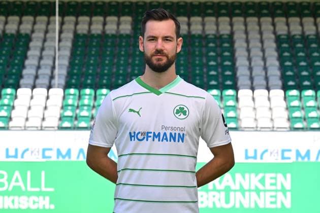 18.07.2023 - SpVgg Greuther Fürth ( Kleeblatt Spielvereinigung ) - 2. Fussball Bundesliga - Saison 2023 2024 - Fototermin Porträttermin Vorstellung Präsentation Pressetermin - - Einzelbild Einzelfoto Portrait Porträt Kopfbild - Orestis Kiomourtzoglou (13, SpVgg Greuther Fürth )