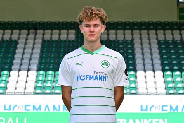 18.07.2023 - SpVgg Greuther Fürth ( Kleeblatt Spielvereinigung ) - 2. Fussball Bundesliga - Saison 2023 2024 - Fototermin Porträttermin Vorstellung Präsentation Pressetermin - - Einzelbild Einzelfoto Portrait Porträt Kopfbild - Devin Angleberger ( 31, SpVgg Greuther Fürth )