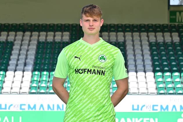 18.07.2023 - SpVgg Greuther Fürth ( Kleeblatt Spielvereinigung ) - 2. Fussball Bundesliga - Saison 2023 2024 - Fototermin Porträttermin Vorstellung Präsentation Pressetermin - - Einzelbild Einzelfoto Portrait Porträt Kopfbild - Jonas Urbig (40, SpVgg Greuther Fürth )