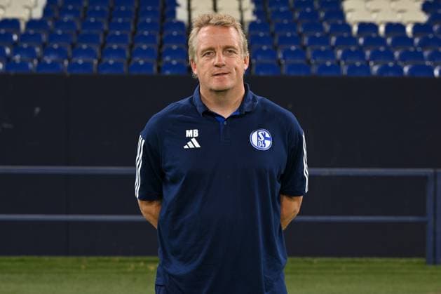Co Trainer Mike Büskens; FC Schalke 04; 2.BL, Porträttermin 2023 2024 Gelsenkirchen Nordrhein-Westfalen Deutschland