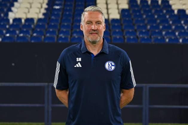 Torwarttrainer Simon Henzler; FC Schalke 04; 2.BL, Porträttermin 2023 2024 Gelsenkirchen Nordrhein-Westfalen Deutschland