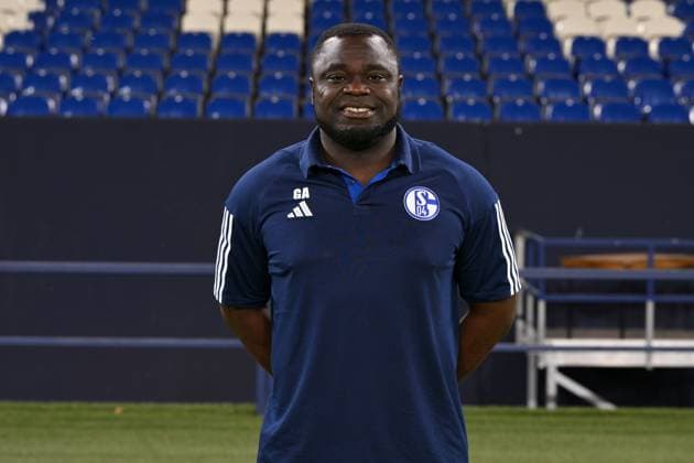 Gerald Asamoah; FC Schalke 04; 2.BL, Porträttermin 2023 2024 Gelsenkirchen Nordrhein-Westfalen Deutschland