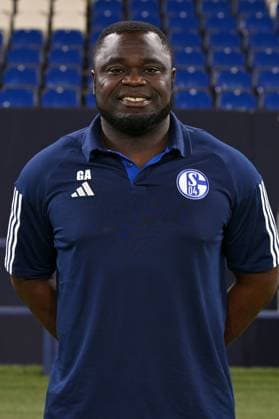 Gerald Asamoah; FC Schalke 04; 2.BL, Porträttermin 2023 2024 Gelsenkirchen Nordrhein-Westfalen Deutschland