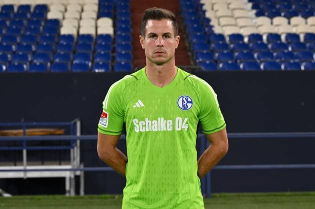 Torwart Michael Langer; FC Schalke 04; 2.BL, Porträttermin 2023 2024 Gelsenkirchen Nordrhein-Westfalen Deutschland