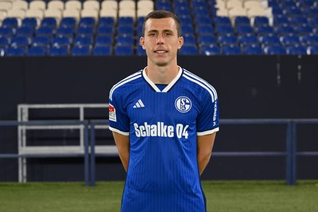 Ron Schallenberg; FC Schalke 04; 2.BL, Porträttermin 2023 2024 Gelsenkirchen Nordrhein-Westfalen Deutschland
