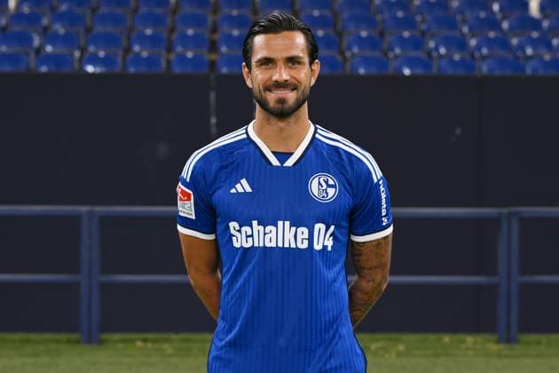 Danny Latza; FC Schalke 04; 2.BL, Porträttermin 2023 2024 Gelsenkirchen Nordrhein-Westfalen Deutschland