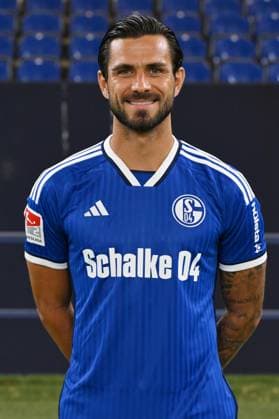 Danny Latza; FC Schalke 04; 2.BL, Porträttermin 2023 2024 Gelsenkirchen Nordrhein-Westfalen Deutschland