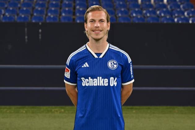 Lino Tempelmann; FC Schalke 04; 2.BL, Porträttermin 2023 2024 Gelsenkirchen Nordrhein-Westfalen Deutschland