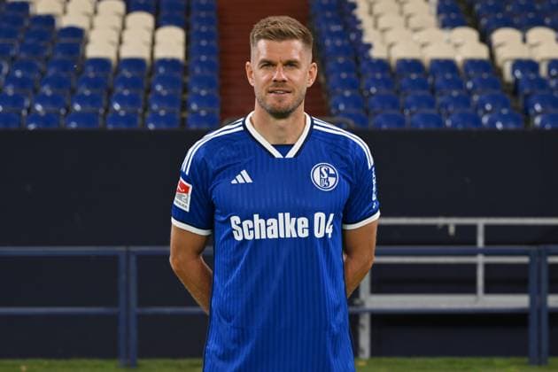 Simon Terodde; FC Schalke 04; 2.BL, Porträttermin 2023 2024 Gelsenkirchen Nordrhein-Westfalen Deutschland
