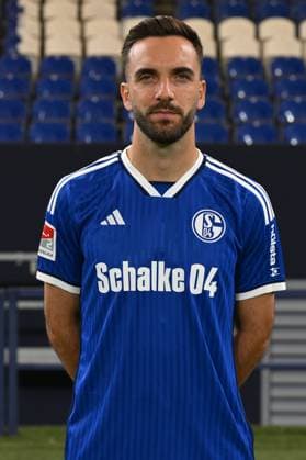 Kenan Karaman; FC Schalke 04; 2.BL, Porträttermin 2023 2024 Gelsenkirchen Nordrhein-Westfalen Deutschland